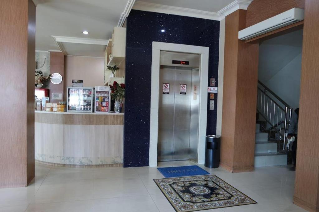 סוראבאיה Hotel Sulawesi Gorontalo מראה חיצוני תמונה