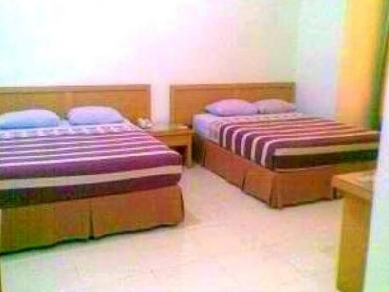 סוראבאיה Hotel Sulawesi Gorontalo מראה חיצוני תמונה